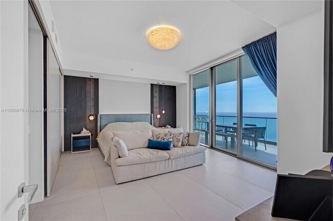 Building Photo - 18975 Collins Ave