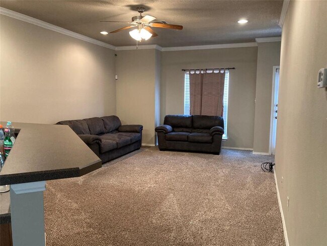 Building Photo - 2106 Main St