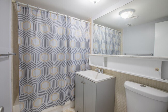Building Photo - Charming Studio Condo in Southwest Waterfr...