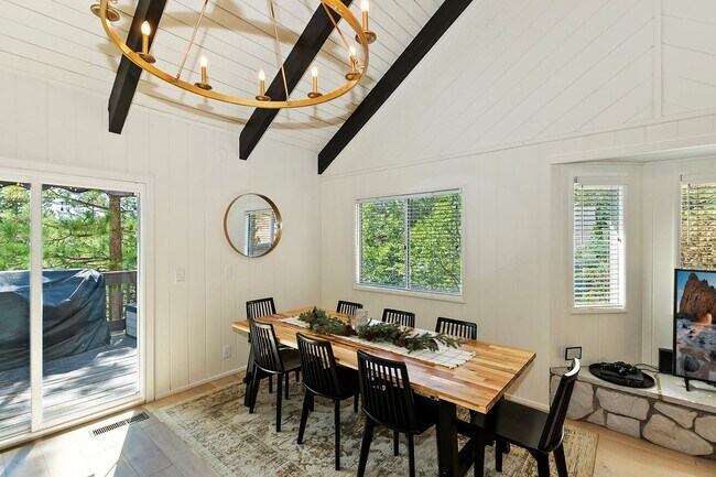 Building Photo - Stylish Chalet with Lake Rights