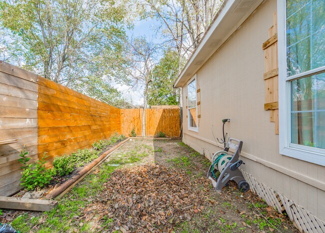 Building Photo - 3002 Kirk St