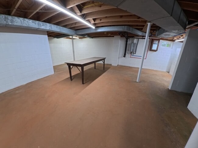 Building Photo - Home on three acre lot with garage