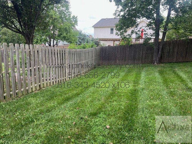 Building Photo - Beautiful California Split in Platte County
