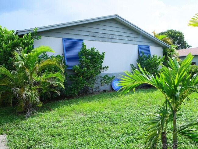 Building Photo - 401 Silver Beach Rd