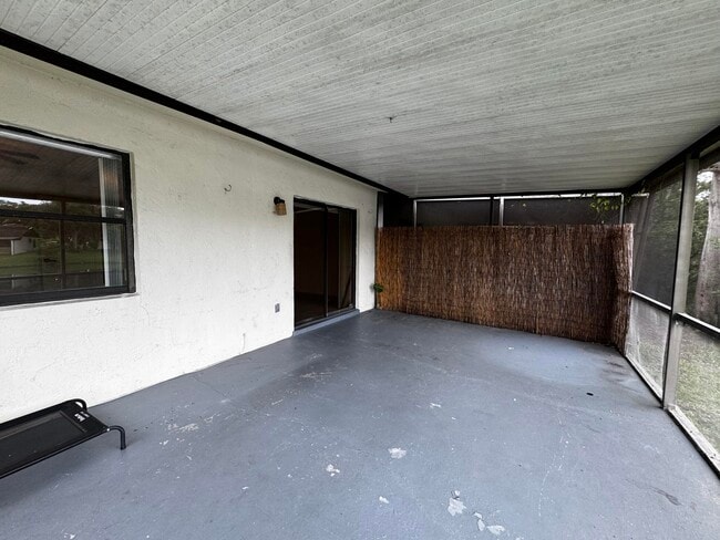 Building Photo - 3831 SW 69th Ave