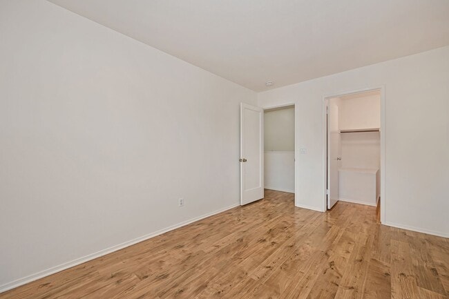 Building Photo - Beautifully Renovated Unit