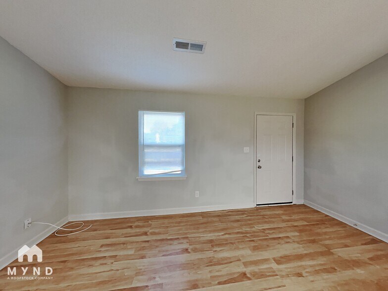 Building Photo - 2241 Thornfield Rd