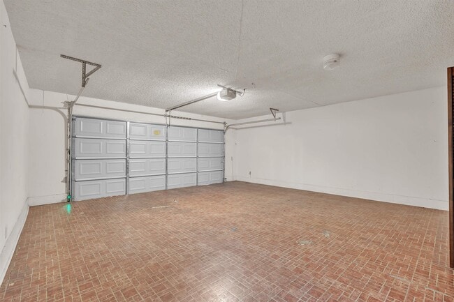 Building Photo - 901 Eden Ln
