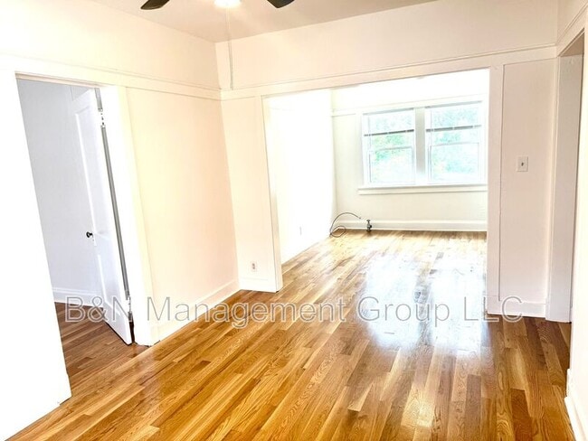 Building Photo - 1065 W Dakin St