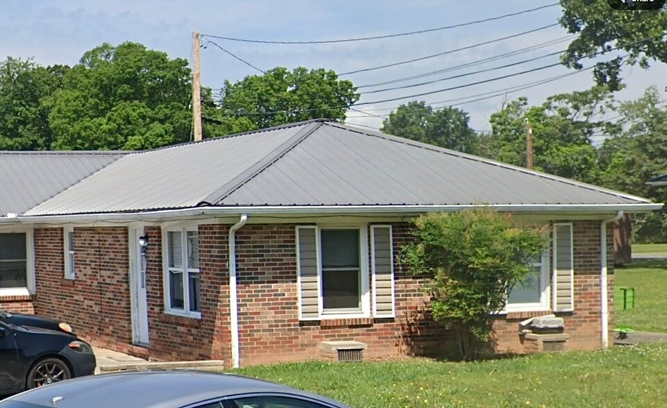 Building Photo - 415 Pinecrest St