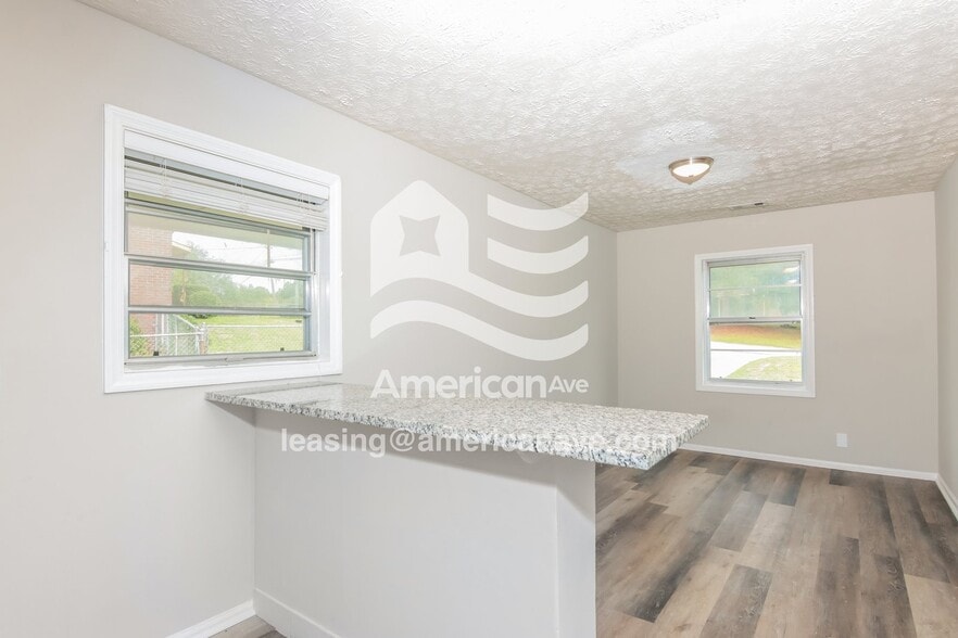 Building Photo - 5862 Blueridge Dr