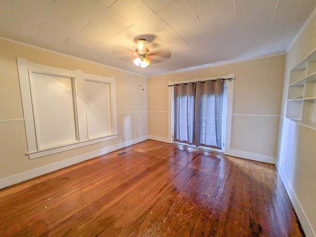 Building Photo - 458 Belvedere Dr