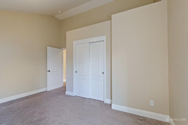 Building Photo - 25 Homestead