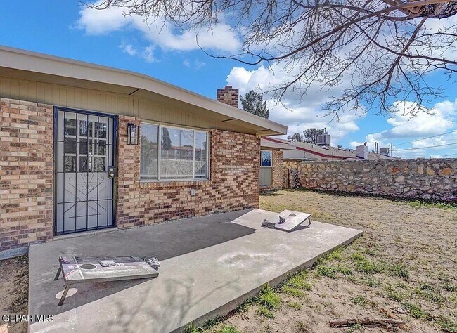 Building Photo - 2701 Penwood Dr