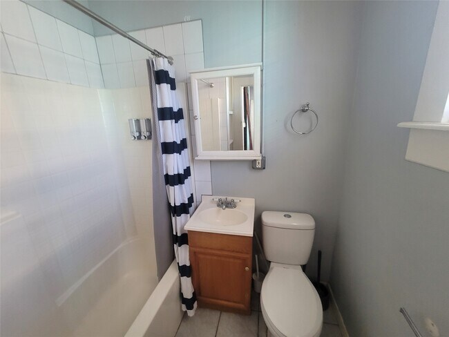 Building Photo - 1707 Market St