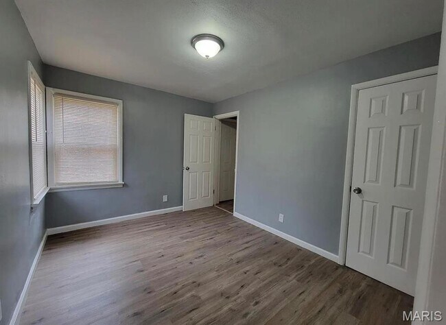 Building Photo - Ranch-style three-bedroom