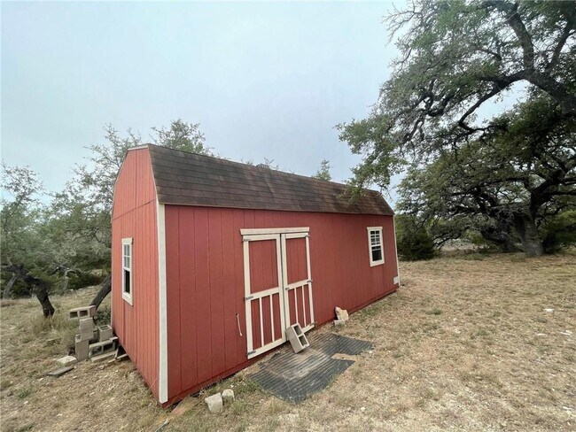 Building Photo - 210 Oak Springs Dr