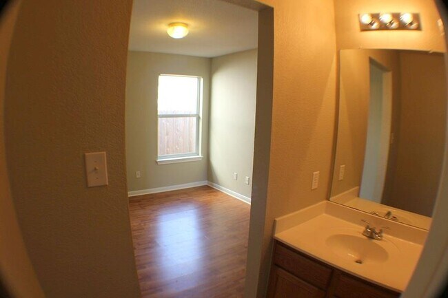 Building Photo - 2200 Bakers Way