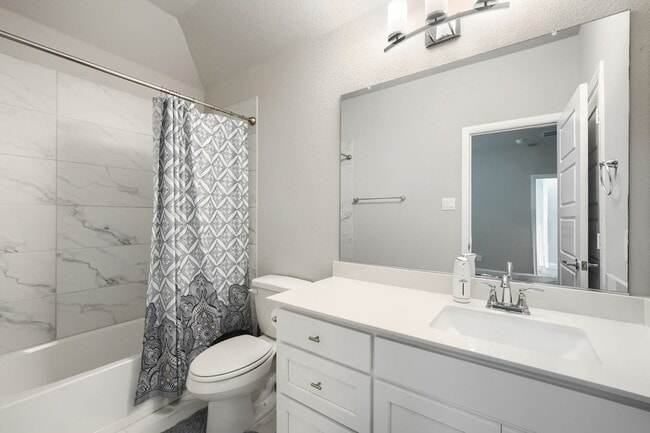 Building Photo - 929 Newcastle Dr