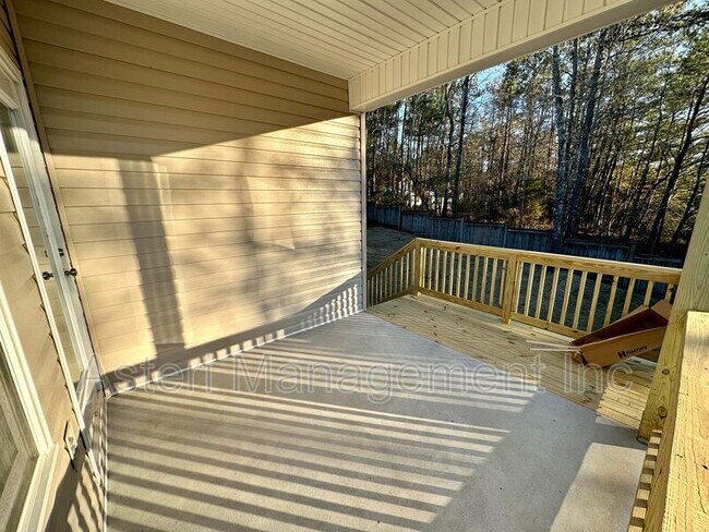 Building Photo - 107 Lasso Drive