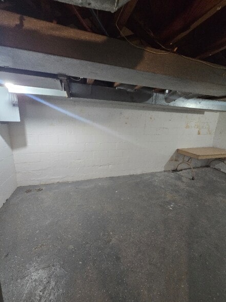 Building Photo - 20515 Moross Rd