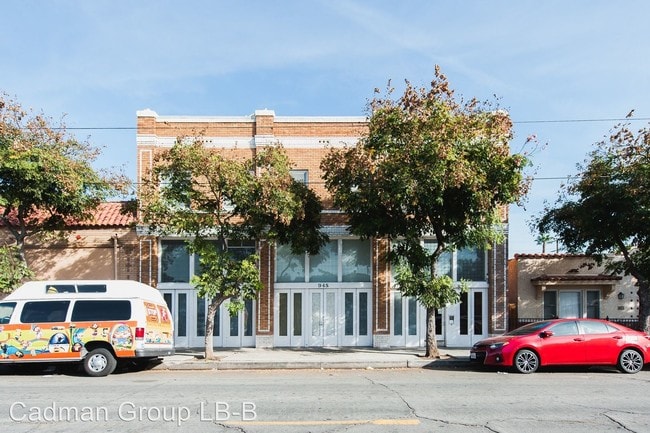 Building Photo - 946-950 Daisy Ave