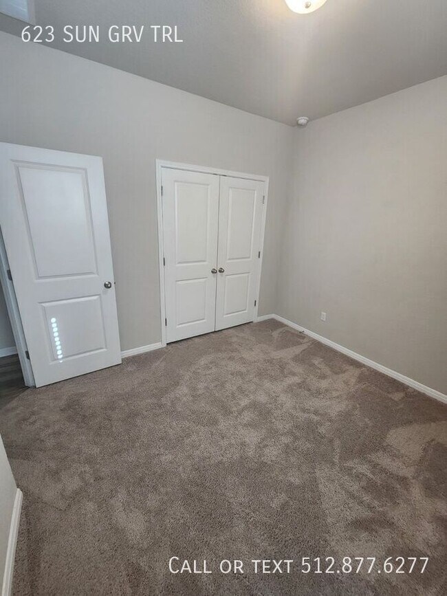 Building Photo - 623 Sun Grv Trl