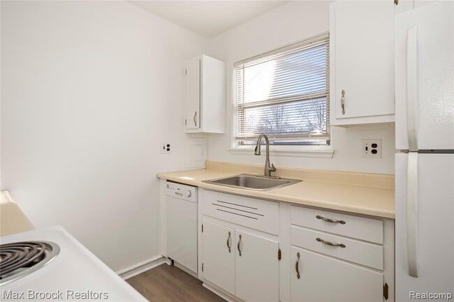 Building Photo - 3206 Shenandoah Dr