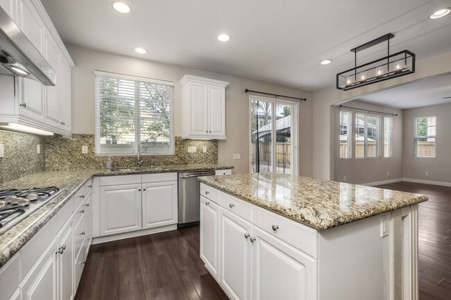 Building Photo - Charming Lake Rancho Viejo Home – Beautiful, Peaceful & Conveniently Located!