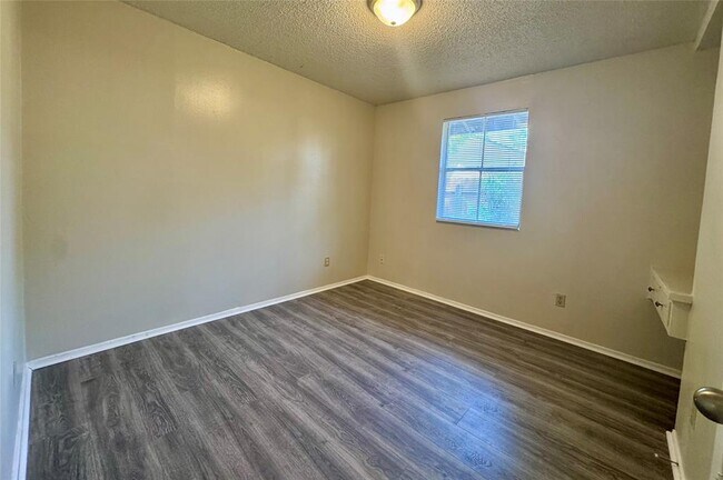 Building Photo - 6909 Cooper Ln