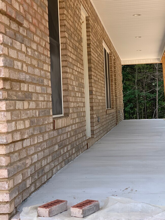 Building Photo - 846 Otter Lake Loop