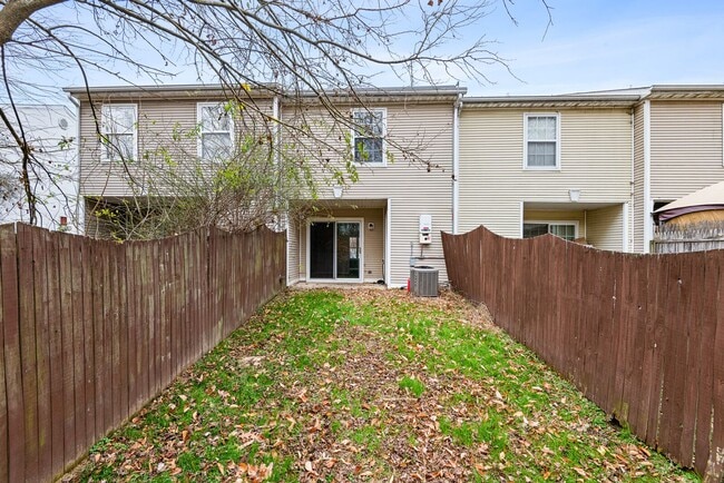 Building Photo - 133 Creekside Ct