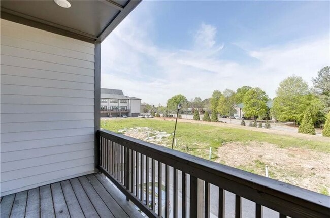 Building Photo - Beautiful 3bd/3.5ba Vinings Townhome with ...