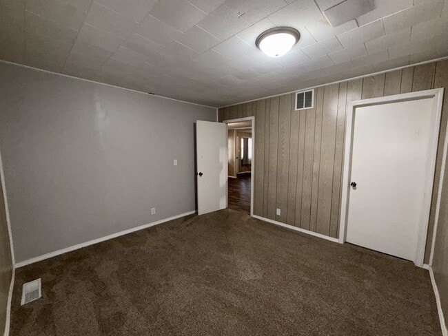 Building Photo - 23 E Brown St