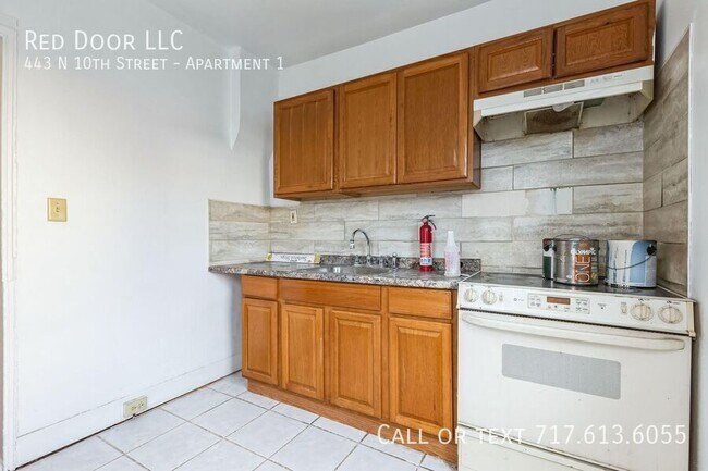 Building Photo - 443 N 10th St