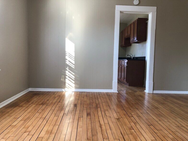 Building Photo - 1749 Wordsworth Ave