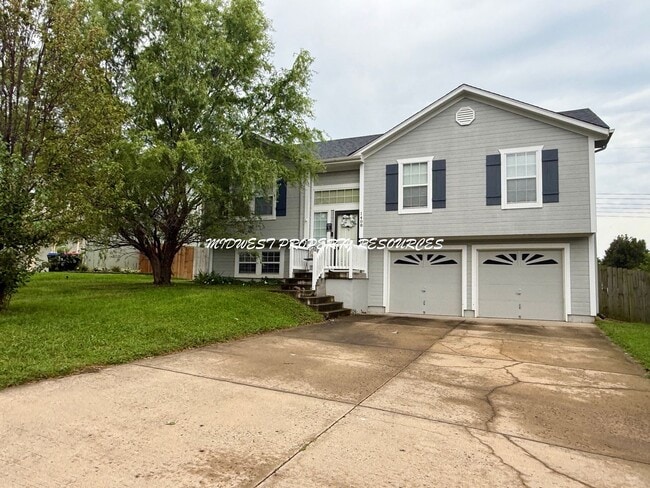 Primary Photo - Lee's Summit Schools! 3 Bedroom/2.5 Bath H...