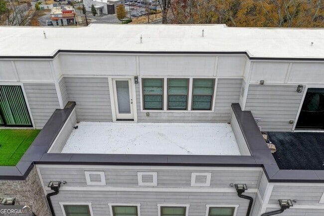 Building Photo - 2083 Holtz Ln