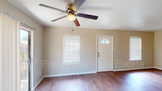 Building Photo - 2805 Sprucewood St