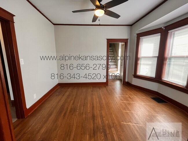 Building Photo - Cute HOUSE in Gillham Plaza, Gated Off Street Parking!
