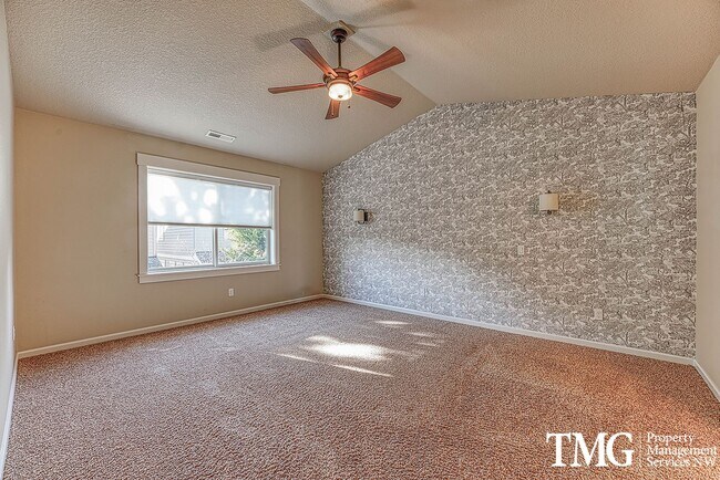 Building Photo - Stylish Beaverton Home with Built-ins, Open Layout & Private Backyard