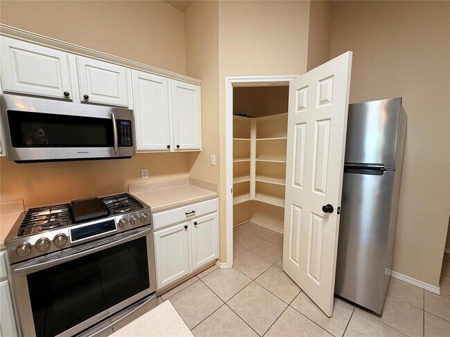 Building Photo - 4415 Hunters Lodge Dr