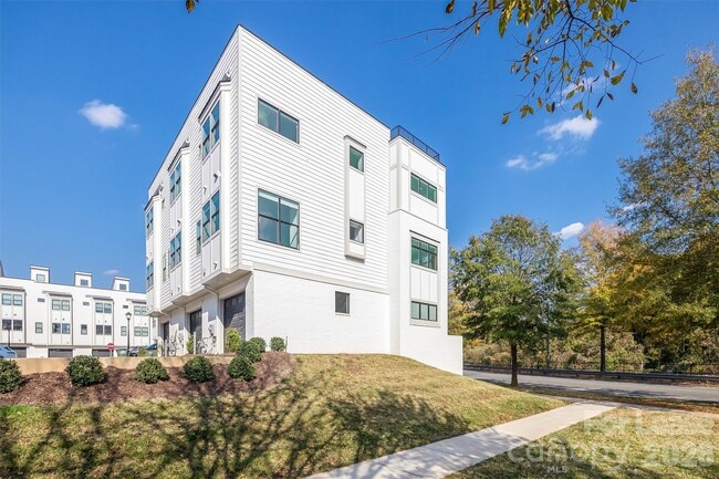Building Photo - 2319 Wesley Village Rd