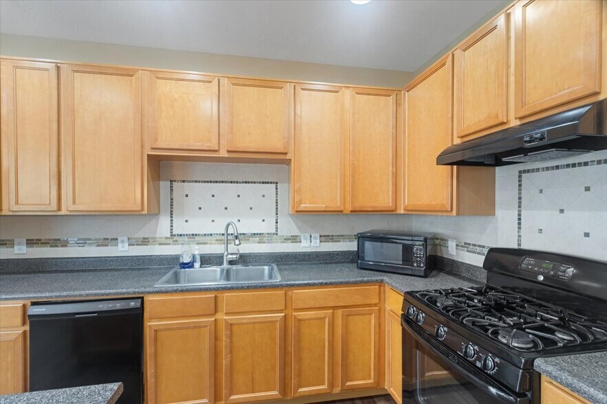 Building Photo - 13310 Golden Gate Dr W