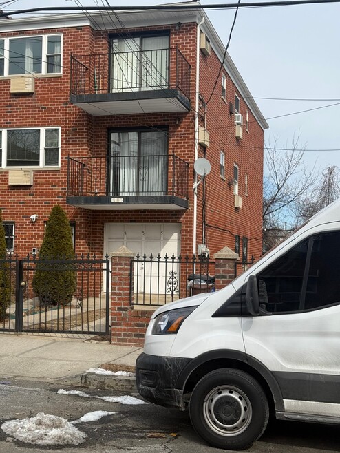 Building Photo - 3550 Palmer Ave