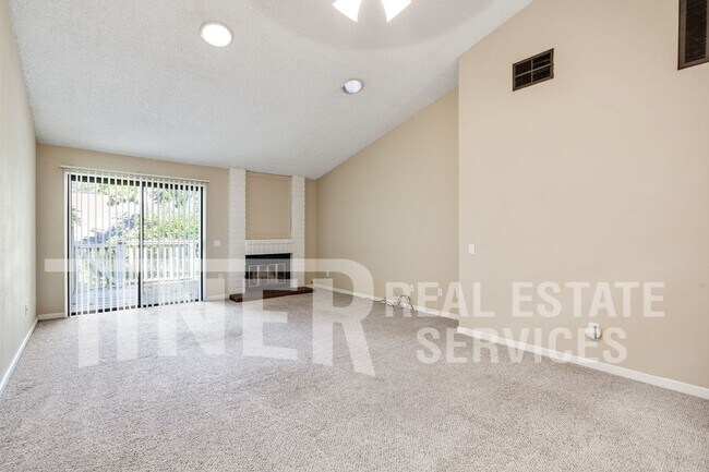 Building Photo - Updated & Beautiful Crosswoods Home