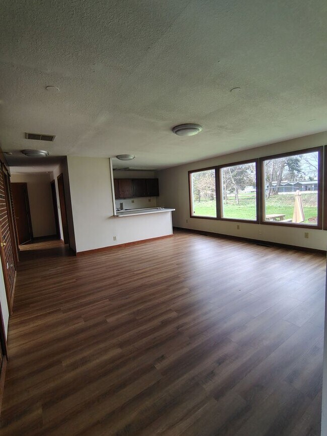 Building Photo - 1175 Mt Vernon Rd