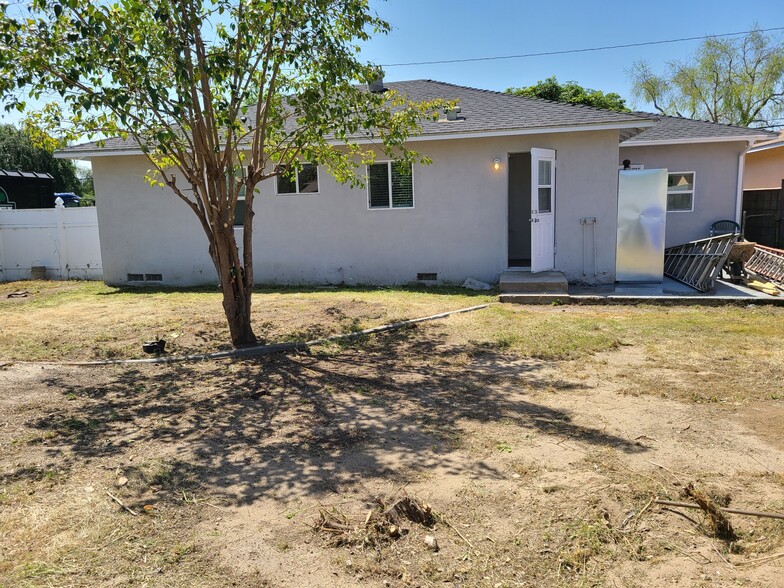 Building Photo - 519 E El Sur St