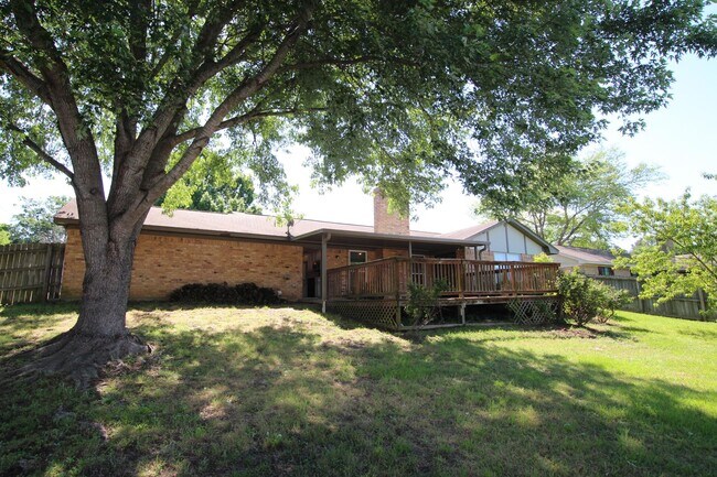 Building Photo - 3 Bedroom 2 Bath Home In Tyler ISD!