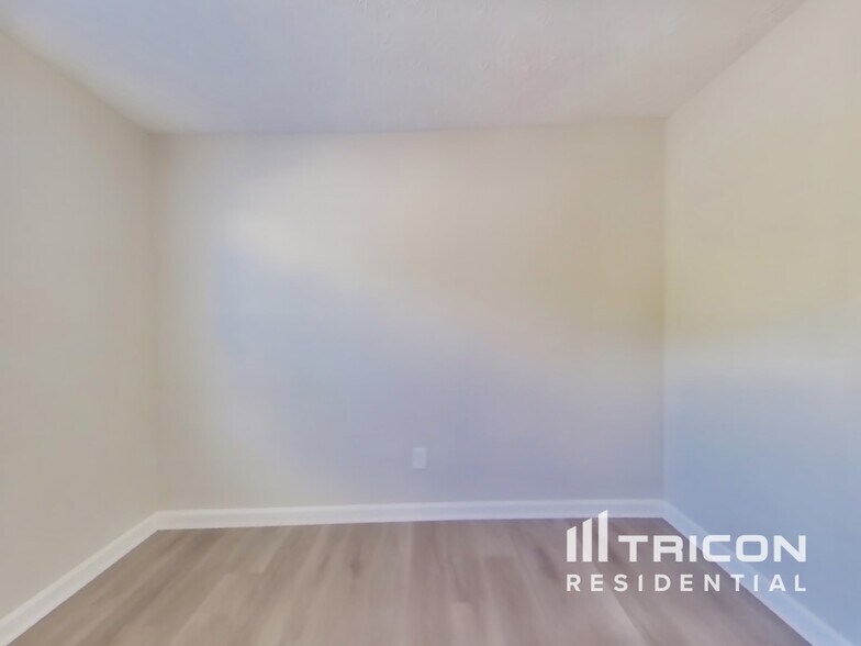 Building Photo - 7020 Cedar Ct